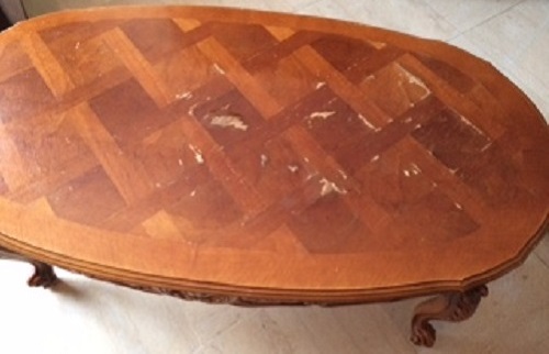 Table en bois avant restauration en mosaïque par Denis